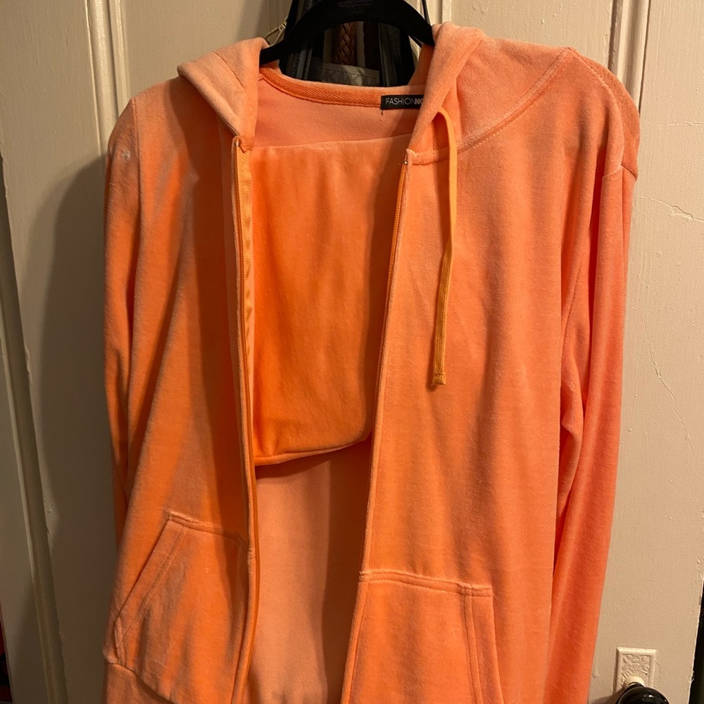 Fashion nova trendsetter velour short set